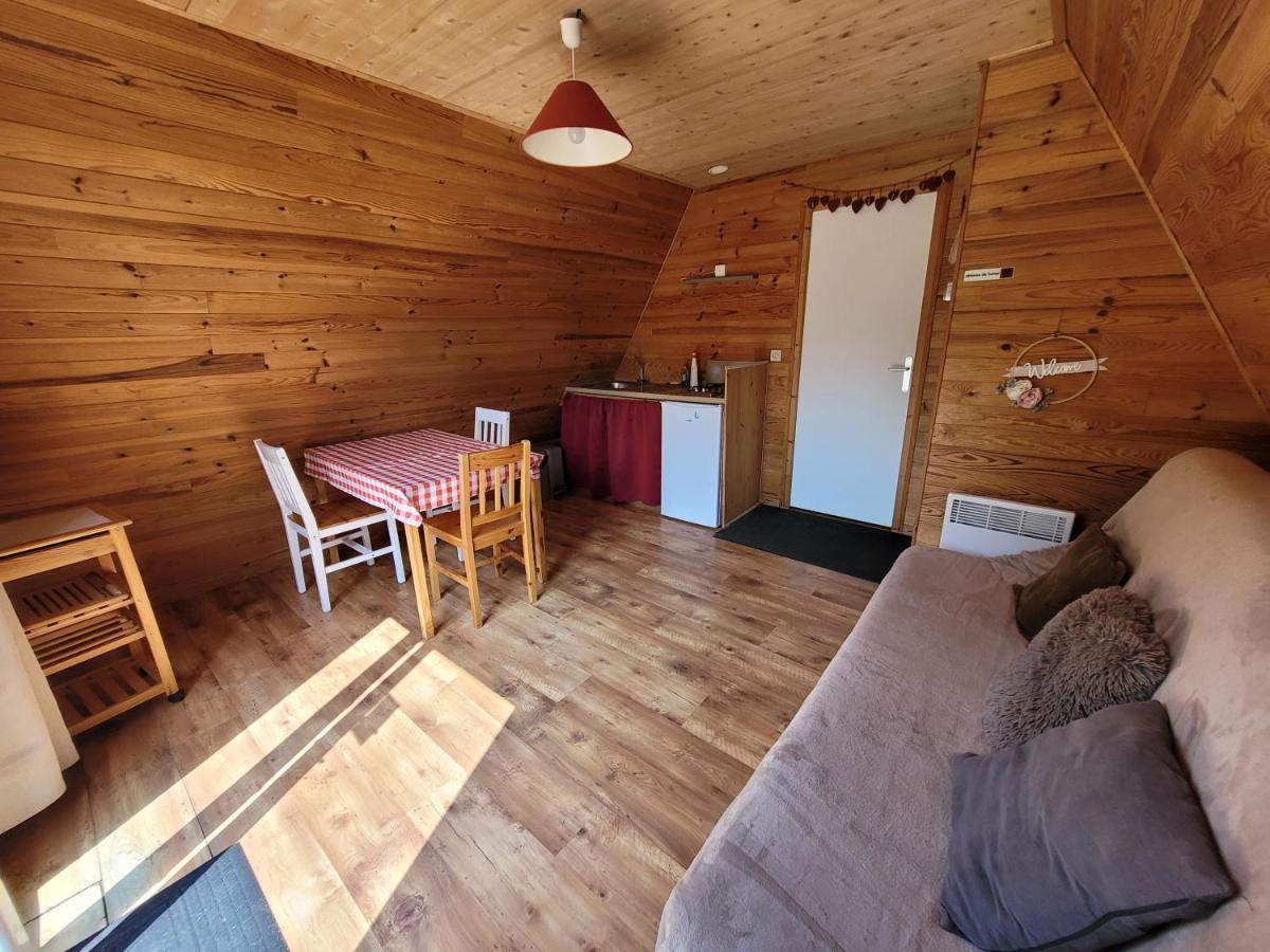 Camping Les Hirondelles Bourg-Sainte-Marie Ngoại thất bức ảnh