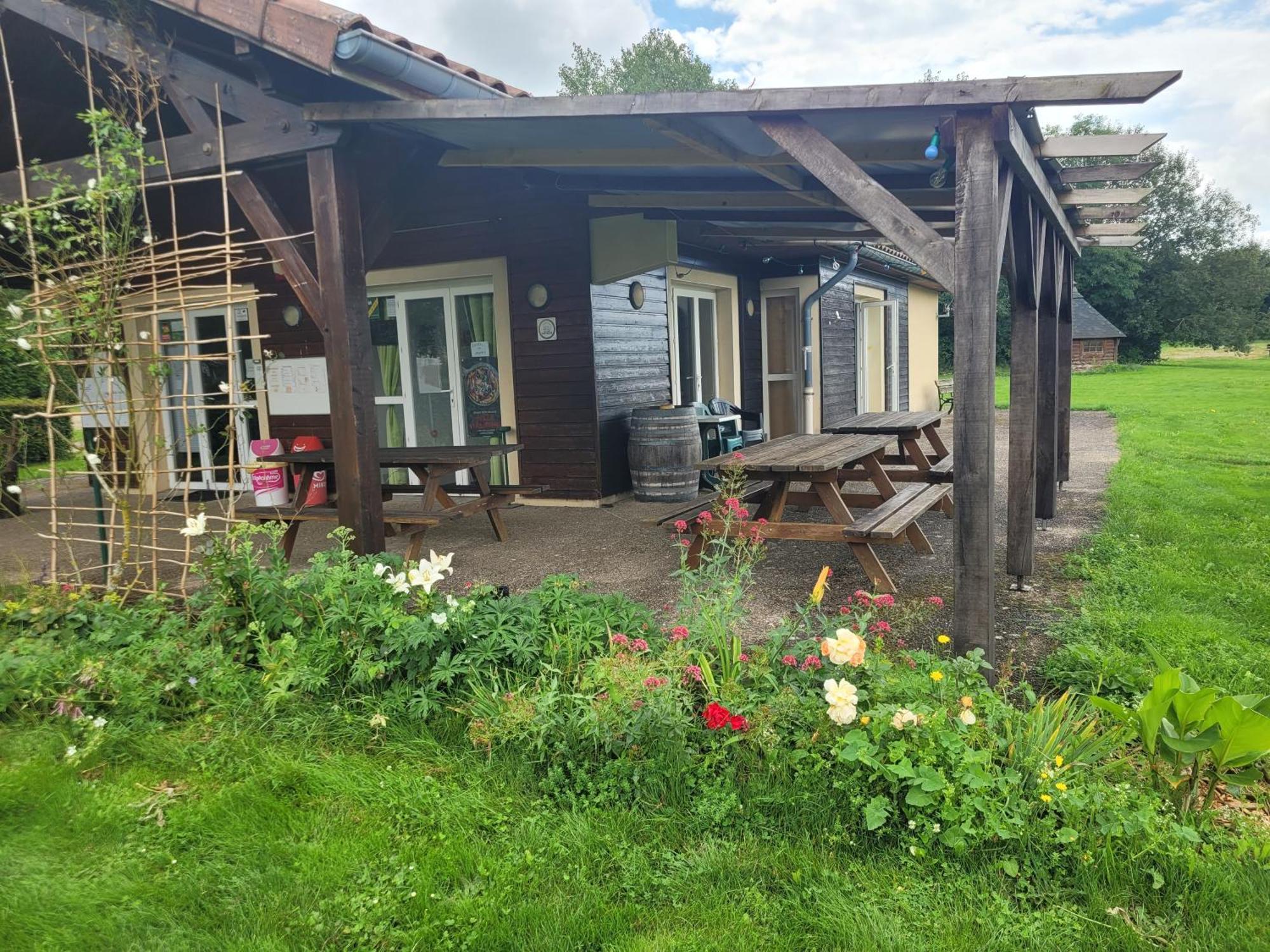 Camping Les Hirondelles Bourg-Sainte-Marie Ngoại thất bức ảnh